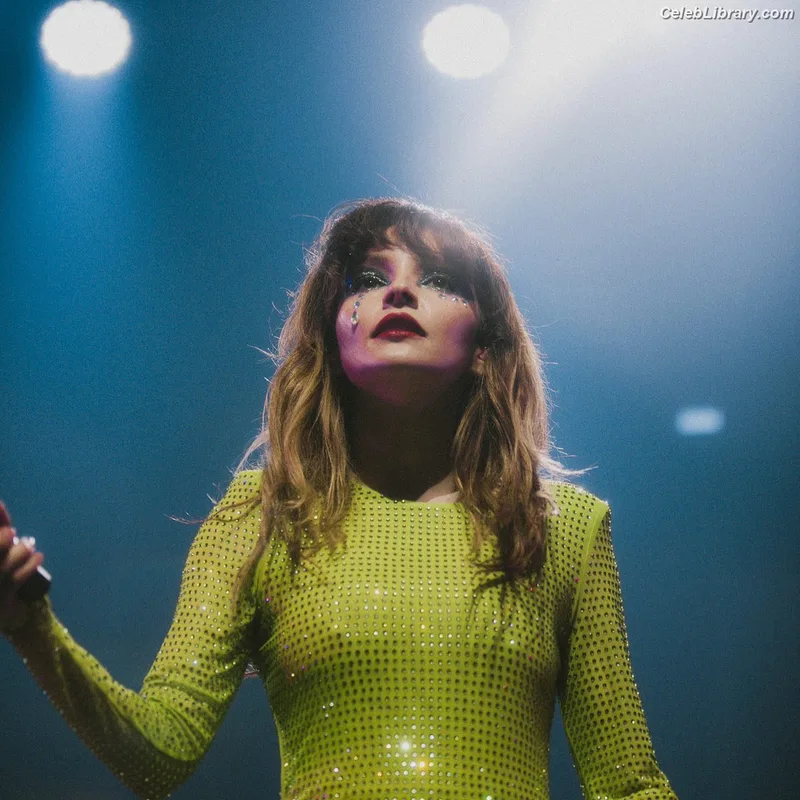 Lauren Mayberry photo 12 of 1227