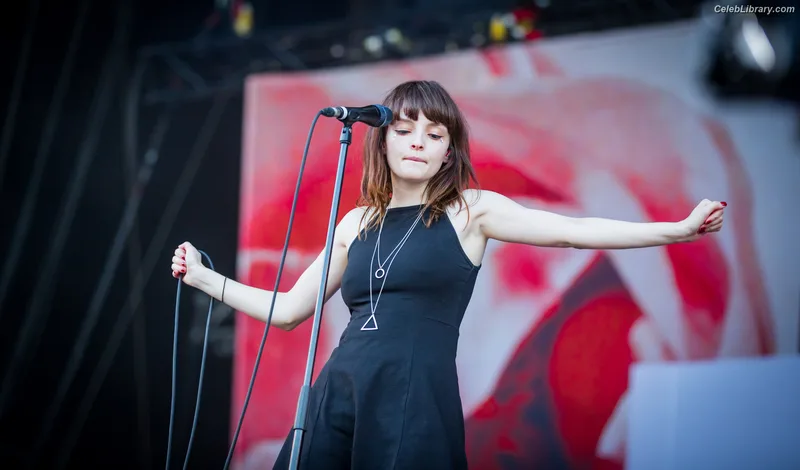 Lauren Mayberry photo 13 of 1227