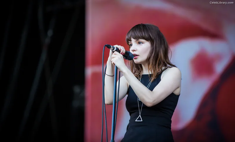 Lauren Mayberry photo 14 of 1227