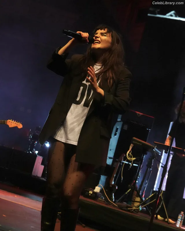 Lauren Mayberry photo 22 of 1227