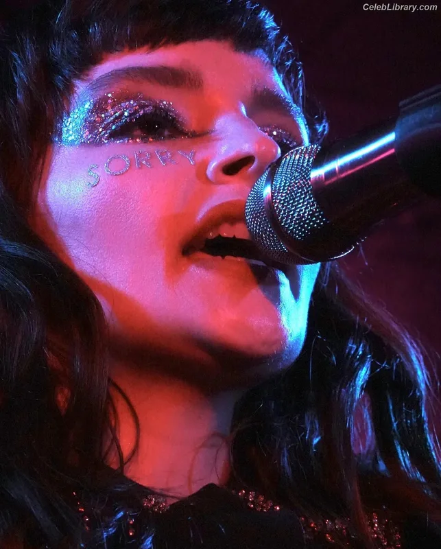 Lauren Mayberry photo 23 of 1227