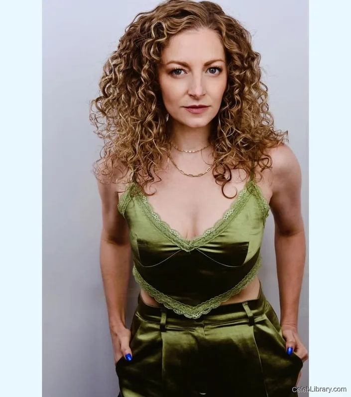 Lauren Molina photo 2 of 7