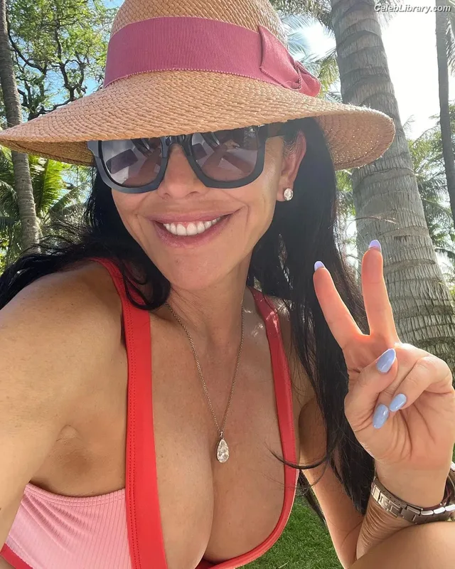 Lauren Sanchez photo 5 of 30