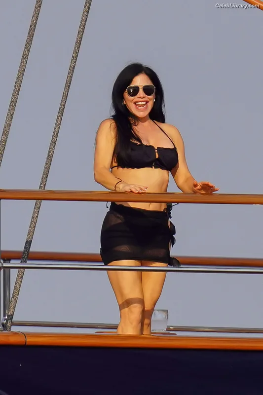 Lauren Sanchez photo 9 of 30
