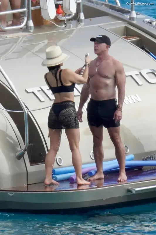 Lauren Sanchez photo 3 of 30
