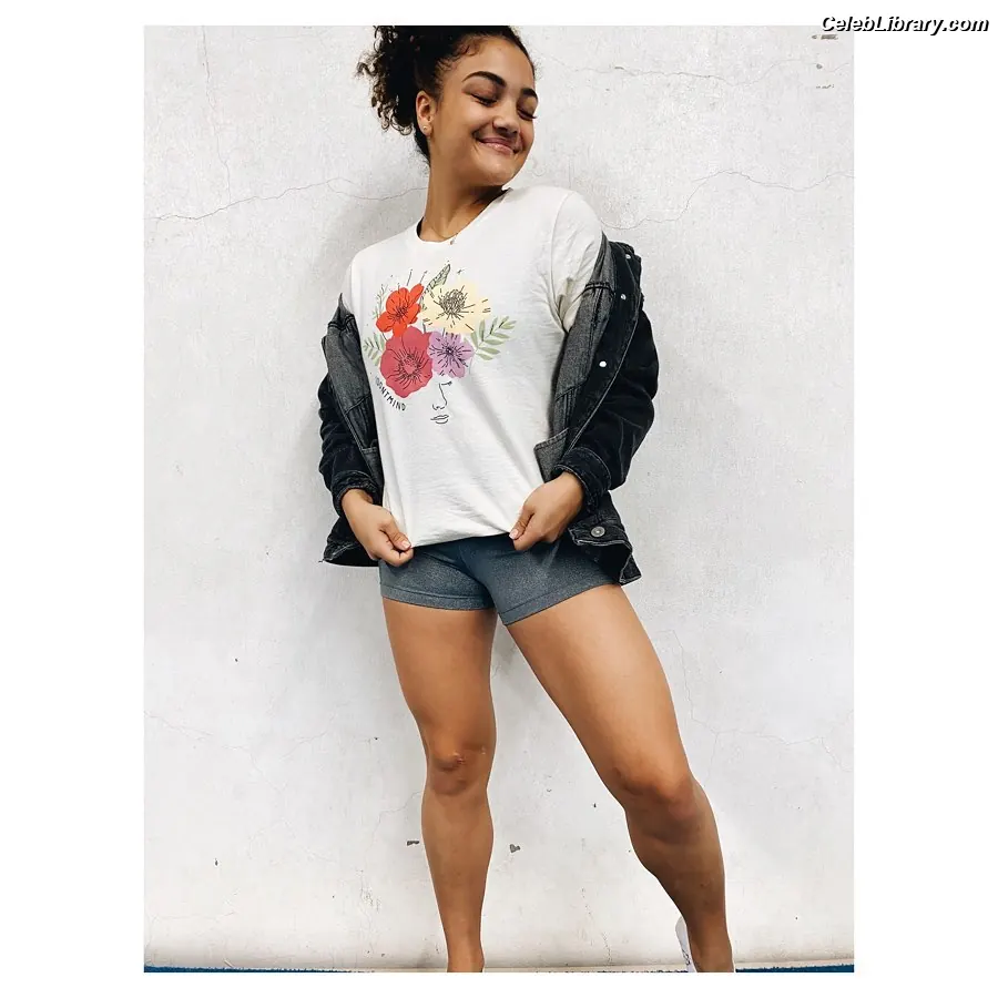 Laurie Hernandez photo 21 of 219