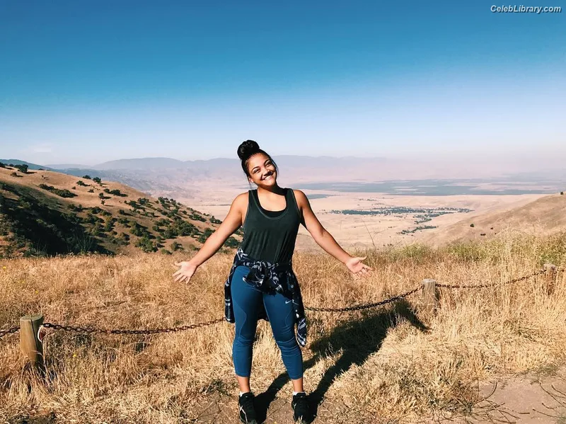 Laurie Hernandez photo 2 of 220