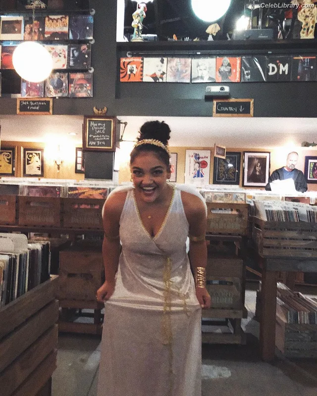 Laurie Hernandez photo 4 of 220
