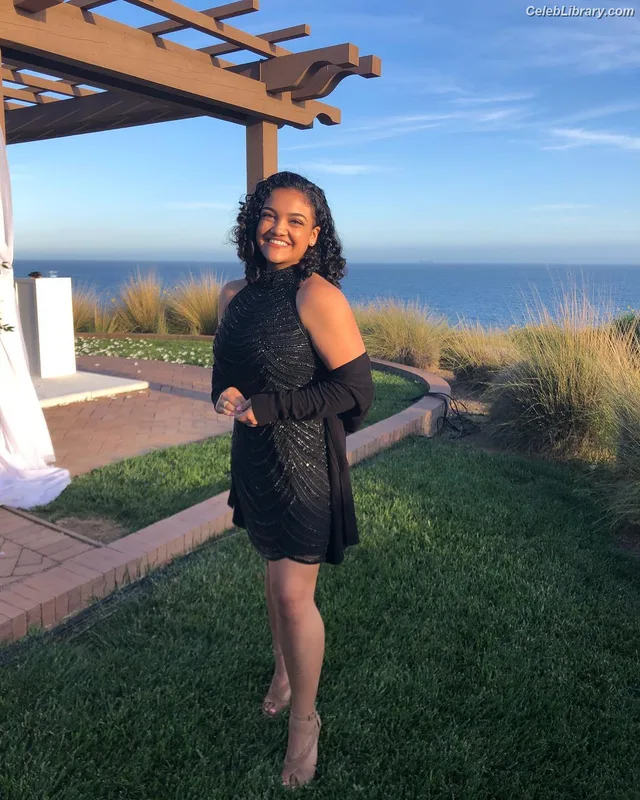 Laurie Hernandez photo 11 of 220