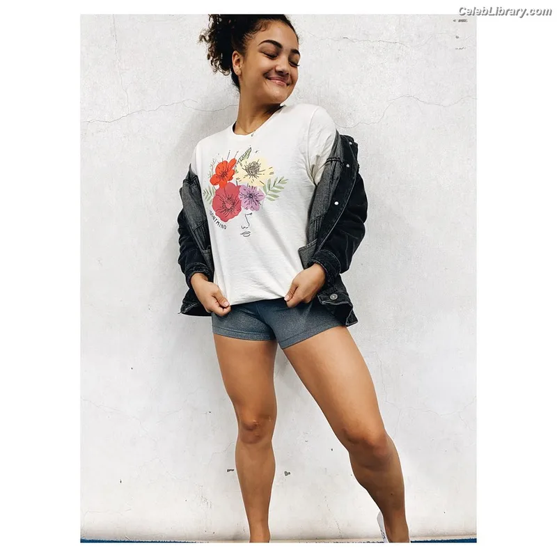 Laurie Hernandez photo 21 of 220