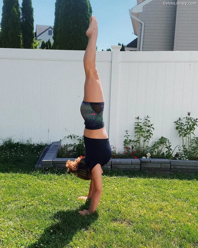 Laurie Hernandez photo 3 of 220