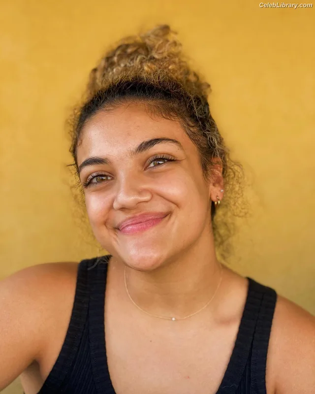 Laurie Hernandez photo 4 of 220