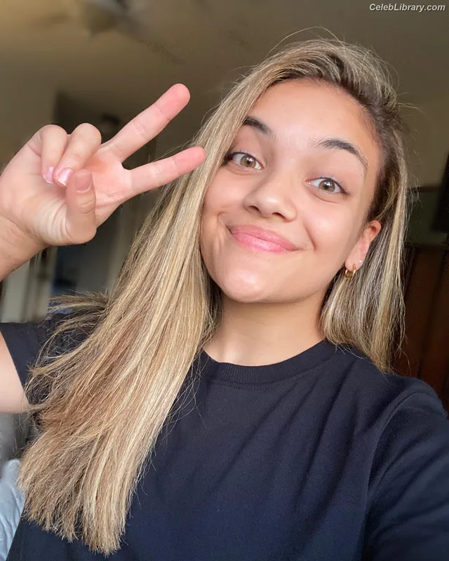 Laurie Hernandez photo 5 of 220
