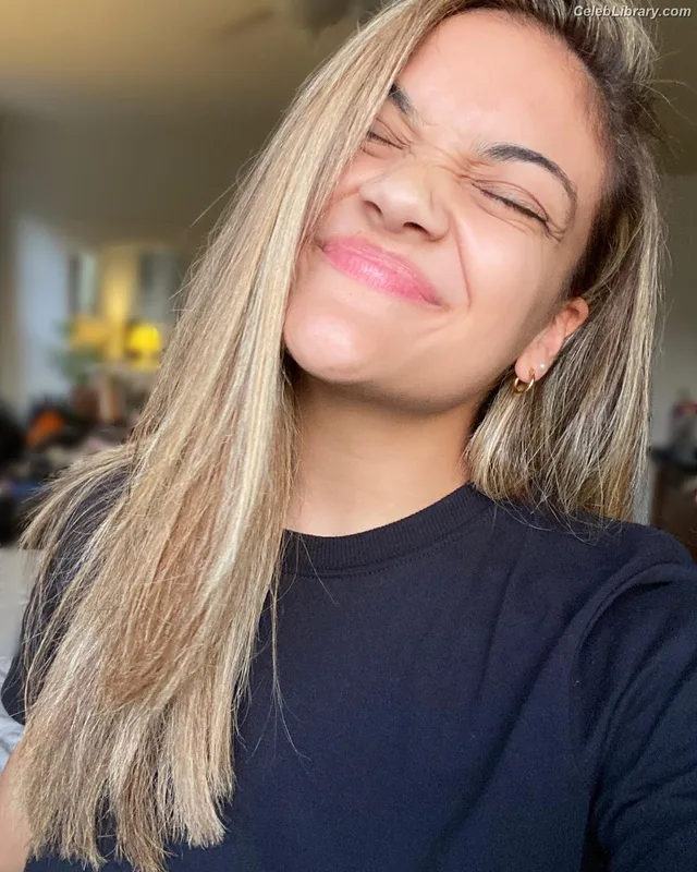 Laurie Hernandez photo 6 of 220