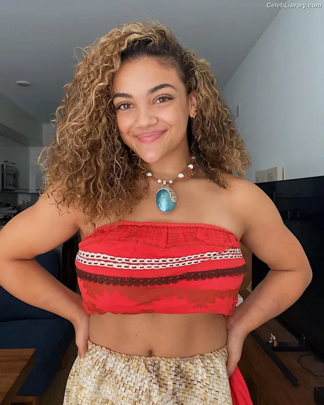 Laurie Hernandez photo 10 of 220