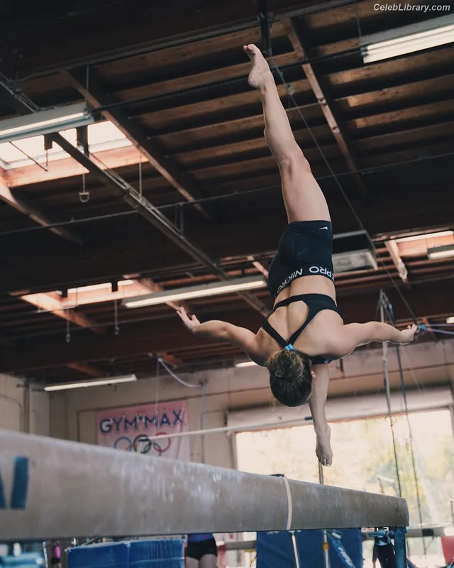 Laurie Hernandez photo 24 of 220
