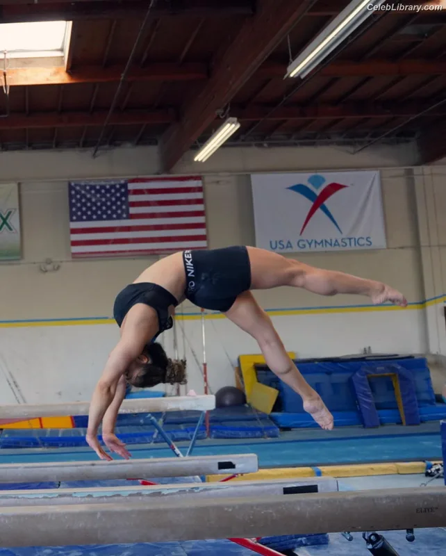 Laurie Hernandez photo 3 of 220