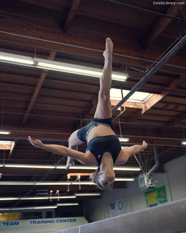 Laurie Hernandez photo 4 of 220