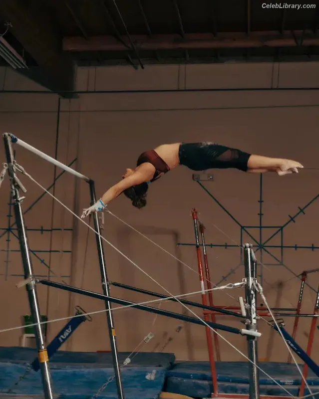 Laurie Hernandez photo 7 of 220