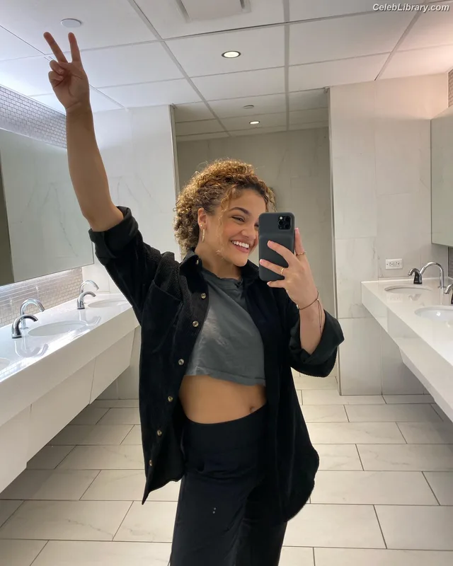 Laurie Hernandez photo 22 of 220