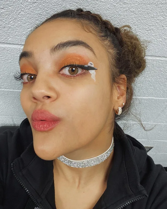Laurie Hernandez photo 19 of 220
