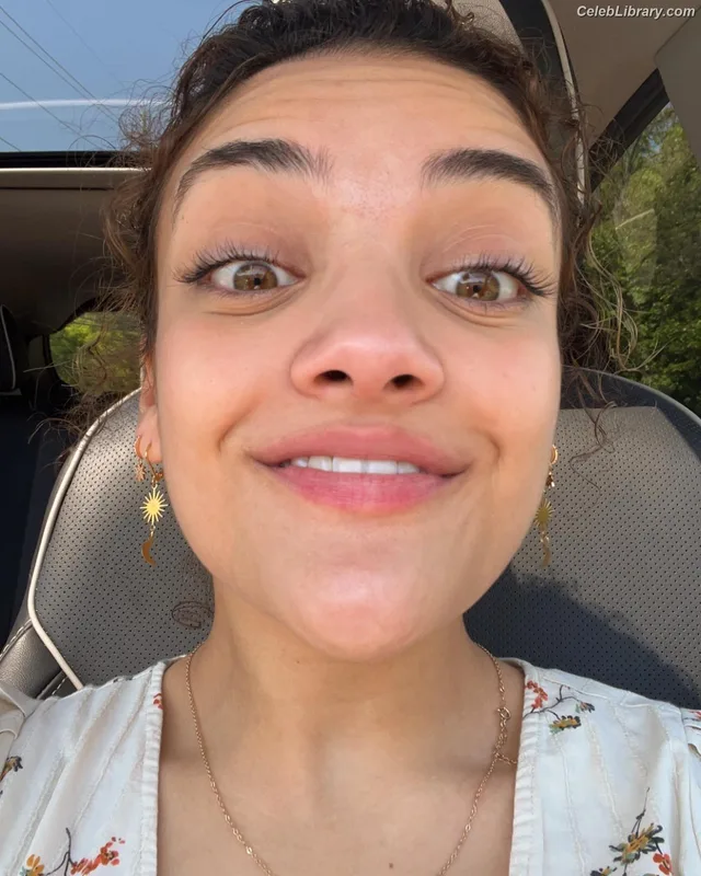 Laurie Hernandez photo 23 of 220