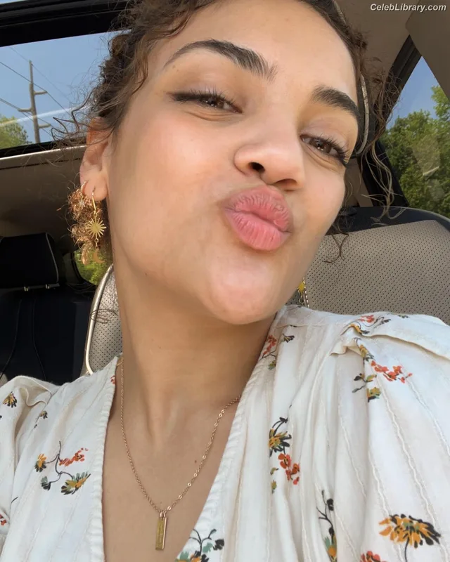 Laurie Hernandez photo 1 of 220