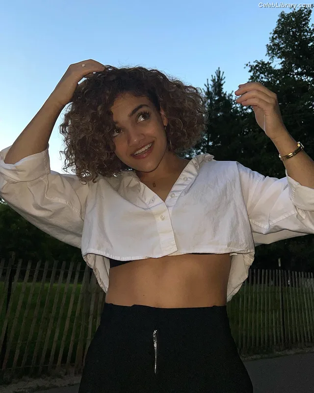 Laurie Hernandez photo 5 of 220