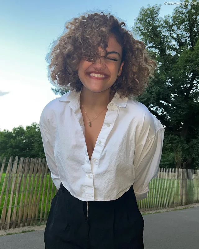 Laurie Hernandez photo 8 of 220