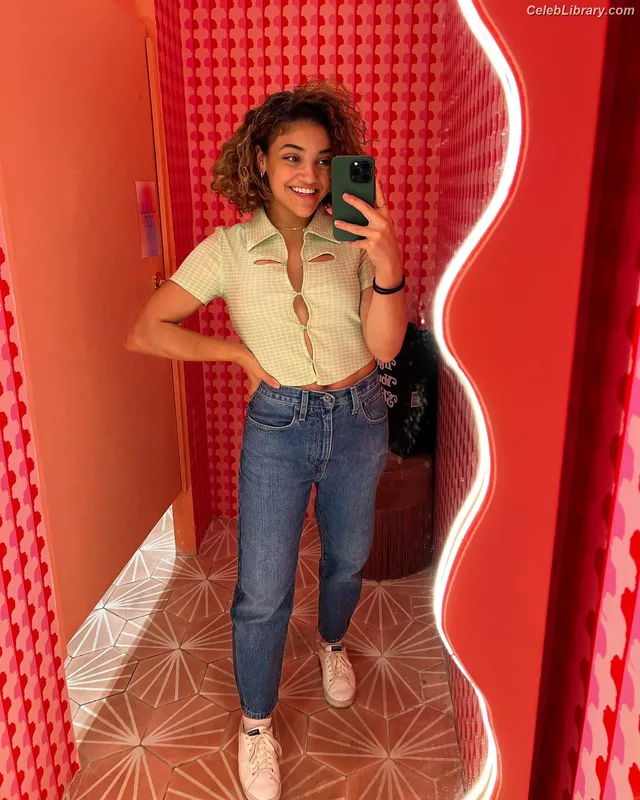 Laurie Hernandez photo 11 of 220