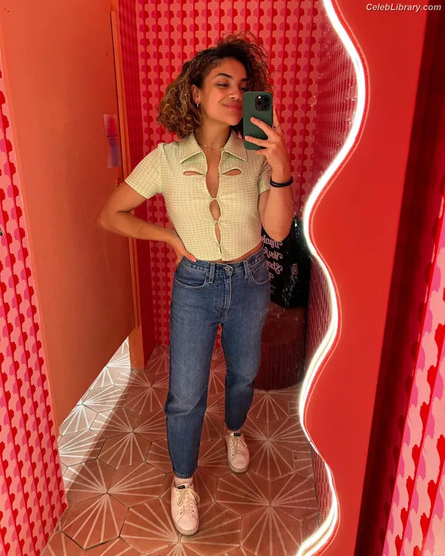 Laurie Hernandez photo 12 of 220