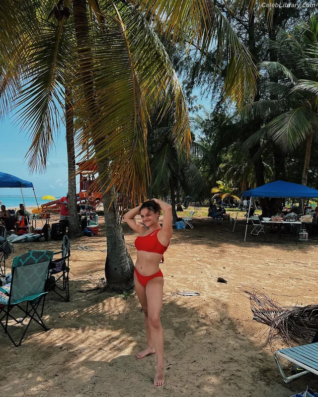 Laurie Hernandez photo 17 of 220