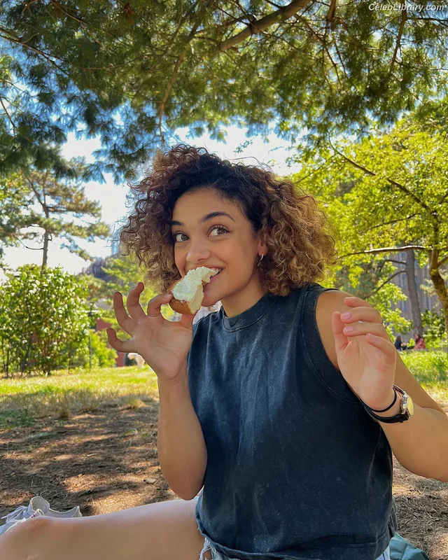 Laurie Hernandez photo 20 of 220