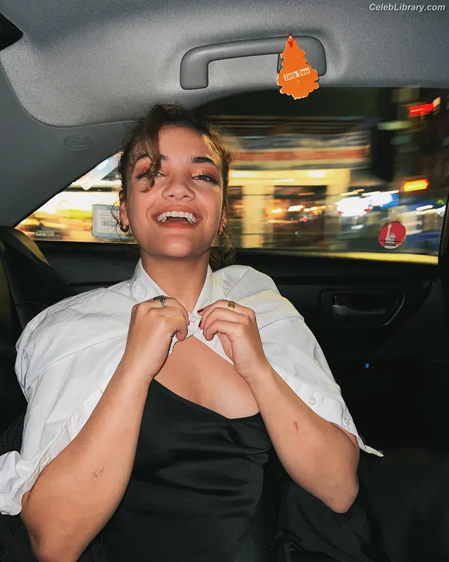 Laurie Hernandez photo 22 of 220