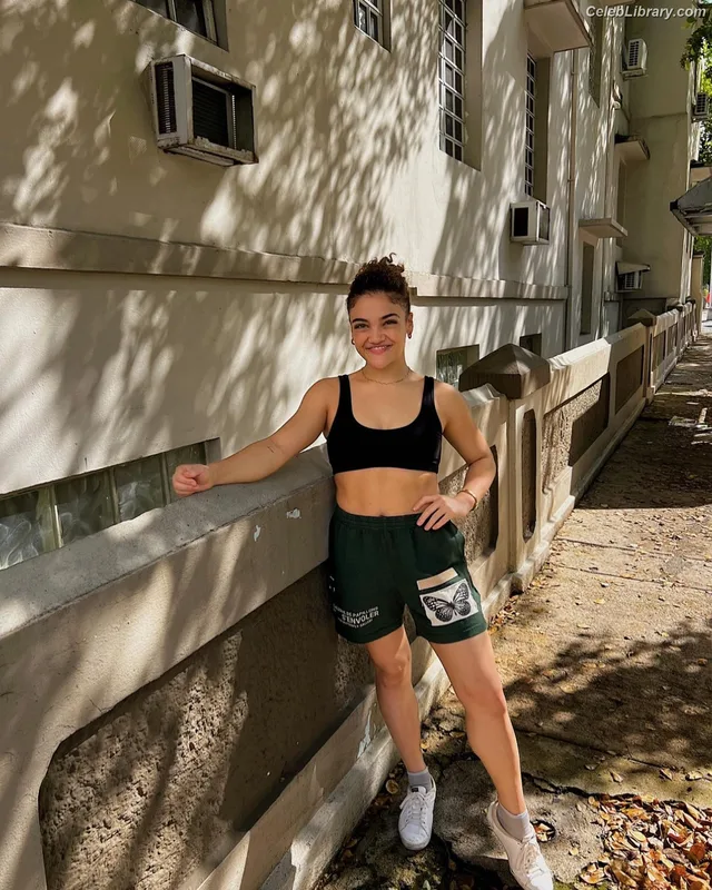 Laurie Hernandez photo 5 of 220