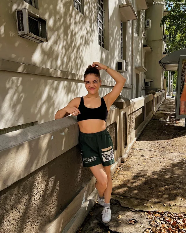 Laurie Hernandez photo 6 of 220