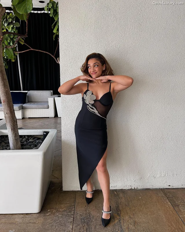 Laurie Hernandez photo 9 of 220
