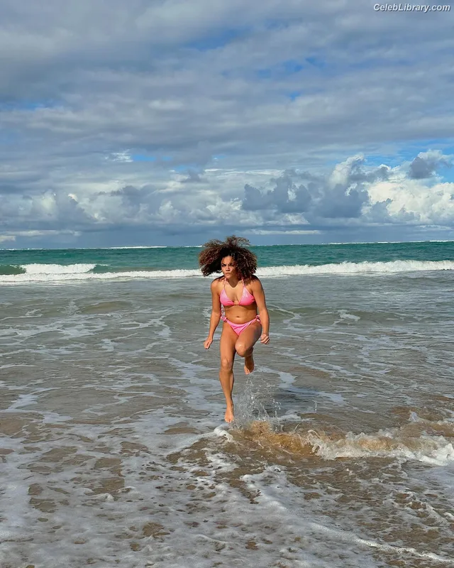 Laurie Hernandez photo 2 of 220