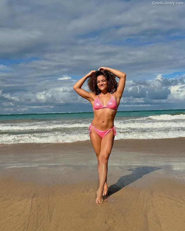 Laurie Hernandez photo 4 of 220