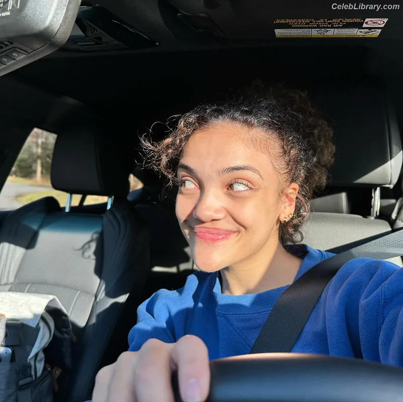 Laurie Hernandez photo 5 of 220