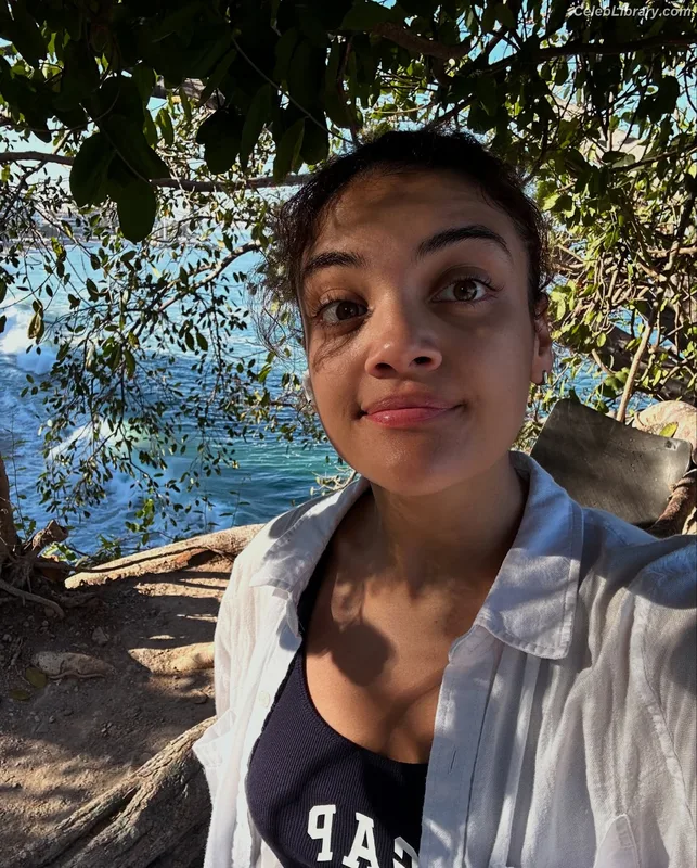 Laurie Hernandez photo 2 of 220