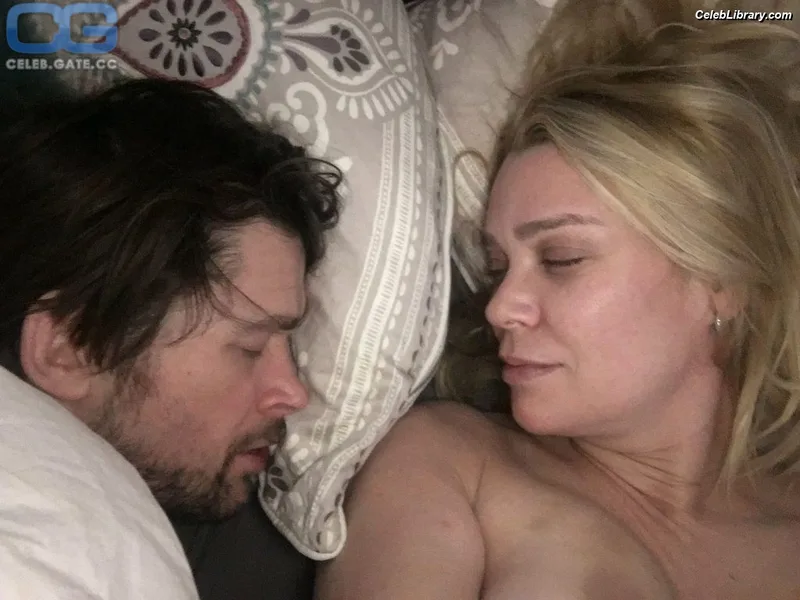 Laurie Holden photo 8 of 9
