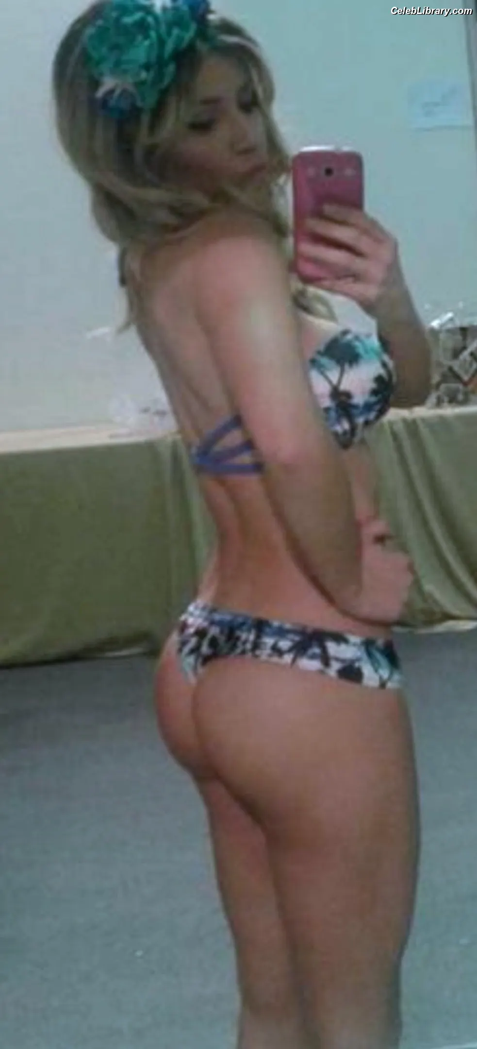 Laurita Fernandez photo 9 of 161