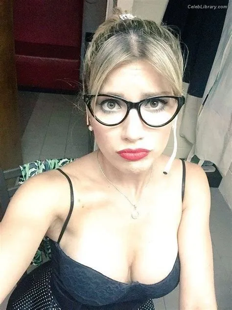 Laurita Fernandez photo 23 of 162