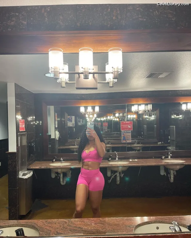 Layla Diggs photo 2 of 77