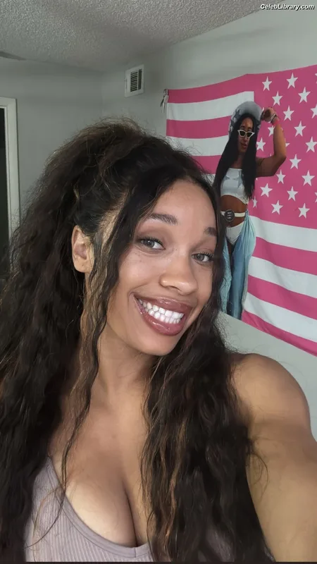 Layla Diggs photo 8 of 77