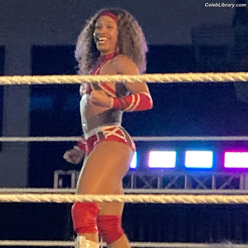 Layla Diggs photo 3 of 77