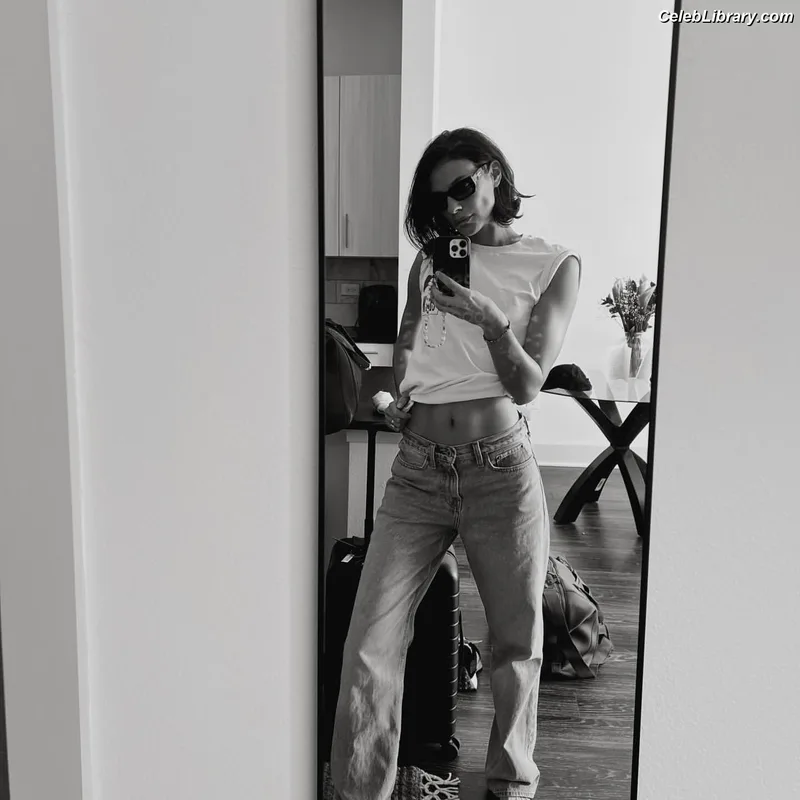 Laysla De Oliveira photo 3 of 46