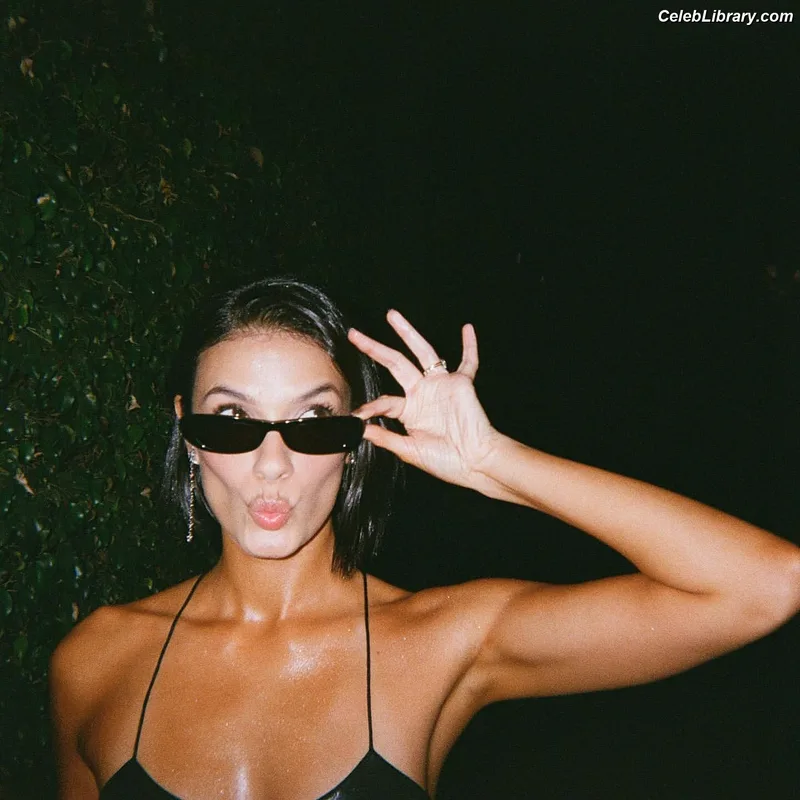 Laysla De Oliveira photo 20 of 46