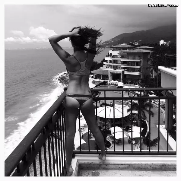 Lea Michele photo 18 of 284